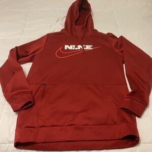 Nike Therma Fit Hoodie Medium Red Pullover Swoosh Graphic Fleece Sweatshirt Mens